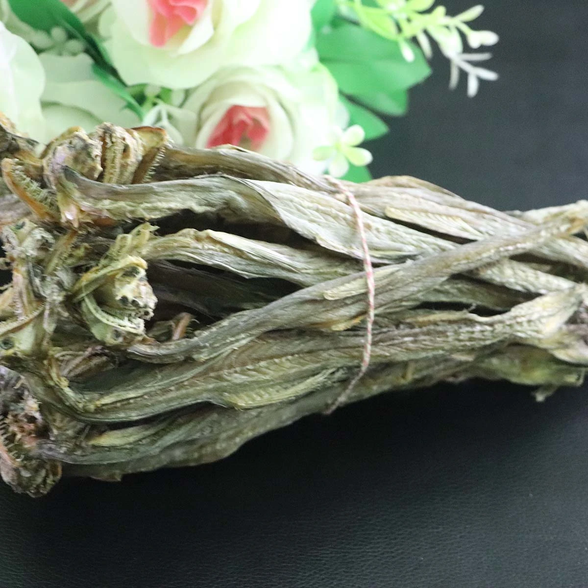বড় লইট্টা শুঁটকি – লবণমুক্ত ও লেজ-মাথা সহ