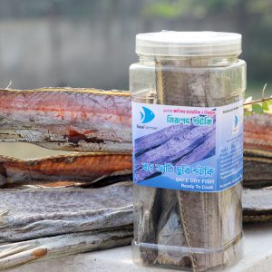 ট্রলারে শুকানো জাতি ছুরি শুটকি